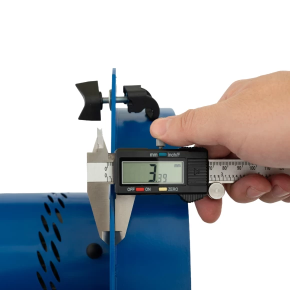 instrumenty/sadovyj-inventar/izmelchiteli-vetok/izmelchitel-yablok-s-elektrodvigatelem